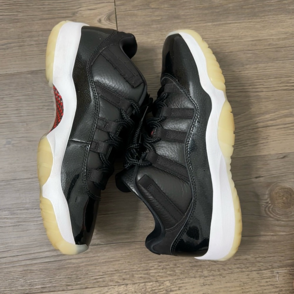 Air Jordan 11 Retro Low '72-10